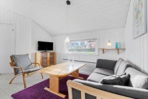 a living room with a couch and a table at 8106-Ronde-Lindeparken-10 in Rønde