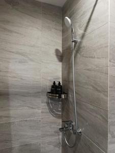 Ένα μπάνιο στο 2BR Collins 1643 Pool & Free Parking