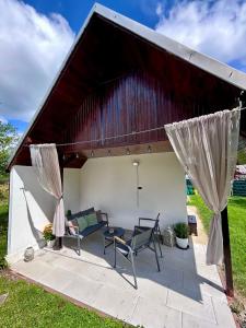 Το κτήριο όπου στεγάζεται  η παραθεριστική κατοικία +8 φωτογραφίες