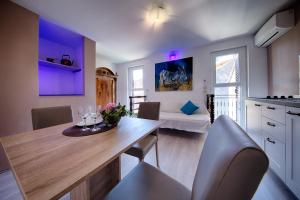 Posezení v ubytování Apartments Villa Anka + 37 fotografií