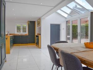 a kitchen and dining room with a table and chairs at Lanes Farm in Eakring