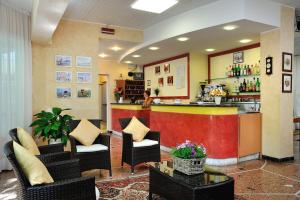 Lounge nebo bar v ubytování Hotel Capri