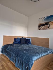 Postel nebo postele na pokoji v ubytování Apartamentai Bangų namai