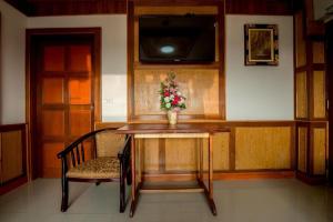 Μια τηλεόραση ή/και κέντρο ψυχαγωγίας στο Thatphanom View Hotel Nakhon