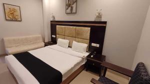 Ένα ή περισσότερα κρεβάτια σε δωμάτιο στο Collection O Chatrapati Shivaji Bus Terminal Aurangabad