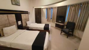 Ένα ή περισσότερα κρεβάτια σε δωμάτιο στο Collection O Chatrapati Shivaji Bus Terminal Aurangabad +13 φωτογραφίες