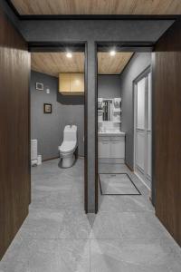 Et badeværelse på The Exstra + 121 billeder