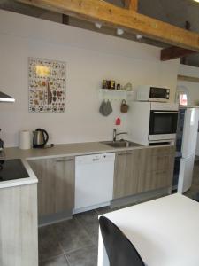 Dapur atau dapur kecil di Hedelodden Apartment