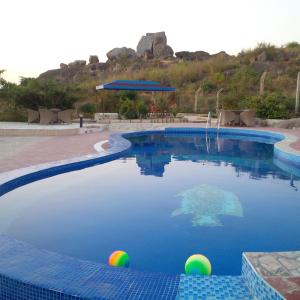Bazén v ubytování The Lahe Hotels nebo v jeho okolí