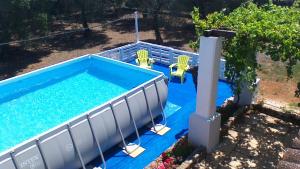 Bazén v ubytování LA PILA masseria salentina con piscina 3 camere con 6 PL si animali domestici nebo v jeho okolí