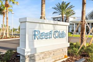 a sign in front of a resort club with palm trees at 10 Bedrooms 8 Bathrooms Windsor Cay 16207Cc in Clermont