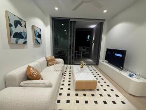 Μια τηλεόραση ή/και κέντρο ψυχαγωγίας στο Queens Home - New on Casino