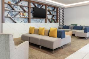 Гостиная зона в Hilton Garden Inn Hanover Arundel Mills, MD
