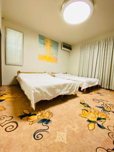 Postel nebo postele na pokoji v ubytování 菜音天然温泉別荘