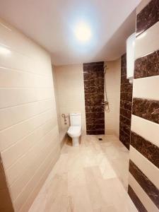 a bathroom with a toilet and a shower at apparts 1min du mall city tanger- gare TGV-climatisés in Tangier +8 photos