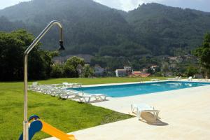 בריכת השחייה שנמצאת ב-Horizonte do Geres או באזור
