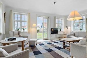 a living room with a couch and a tv at 1278-N-Liseleje-Kystvej-12 in Liseleje