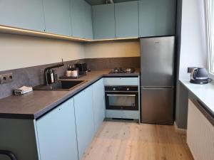 Köök või kööginurk majutusasutuses Spacious and quiet 2BR apartment