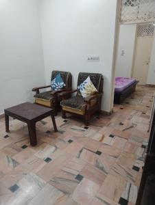 Posezení v ubytování Shri Vrindavan Suites 2 Near ISKCON & Prem Mandir + 6 fotografií