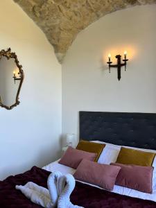 a bedroom with a bed with two swans on it at Gite du Chateau in Éclassan