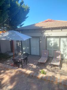 Patio nebo venkovní prostory v ubytování Sophia’s Cottage