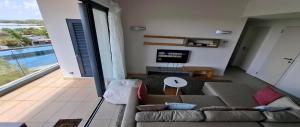 Khu vực ghế ngồi tại Ocean and Golf Apartment, Azuri Sea view & Sunrise +6 ảnh