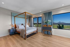 Ένα ή περισσότερα κρεβάτια σε δωμάτιο στο ocean12 Guesthouse Sunset Beach +79 φωτογραφίες