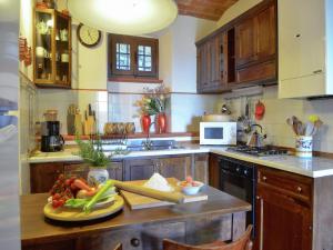 Η κουζίνα ή μικρή κουζίνα στο Elegant Villa near Cortona