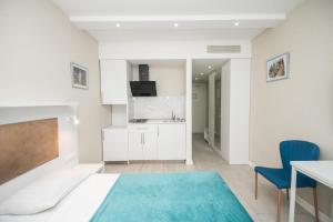 Nhà bếp/bếp nhỏ tại Elegant Apartment with Sea View in Alliance Palace