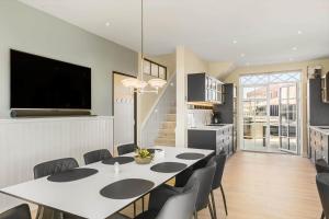 Kuchyň nebo kuchyňský kout v ubytování LK1967-Lokken-Sondergade-97