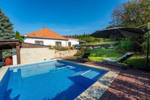 Bazén v ubytování Percze Ház nebo v jeho okolí