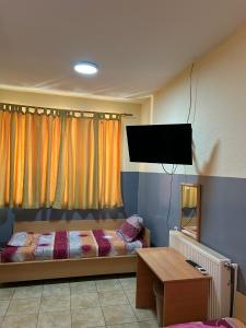 Μια τηλεόραση ή/και κέντρο ψυχαγωγίας στο Villa Vera Rooms