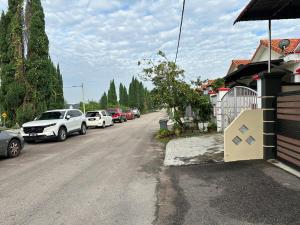 a street with cars parked on the side of the road at Aii Minsu in Kluang