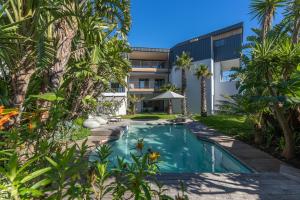 Πισίνα στο ή κοντά στο ocean12 Guesthouse Sunset Beach