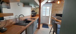 a kitchen with a sink and a counter top at Joli duplex centre ville terrasse wifi clim in Châteauroux +18 photos