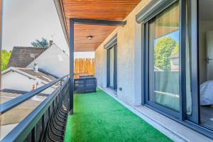 an open balcony with green grass on it at Un havre de Paix entre Paris et Disney in Le Plessis-Trévise