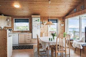 Kuchyň nebo kuchyňský kout v ubytování G192-Lemvig-Violvej-92