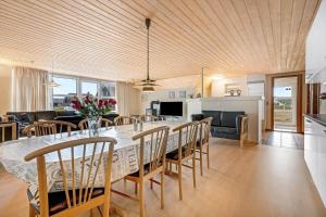 Η κουζίνα ή μικρή κουζίνα στο 377-Harboore-Fourmivej-56