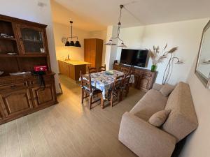 a living room with a couch and a table with chairs at Il Tramonto di Pienza in Pienza