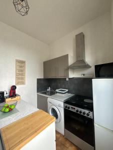 Η κουζίνα ή μικρή κουζίνα στο Appartement Roanne proche hopital