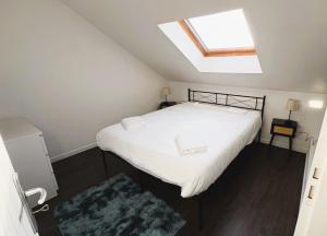 Ένα ή περισσότερα κρεβάτια σε δωμάτιο στο Guangzhoù - Suite moderne - 4P