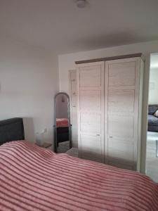 a bedroom with a bed and a dresser and a mirror at De Hecksche Stuuv in Kreuztal