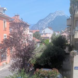 a city with a mountain in the background at Calme sérénité et lumière in Grenoble