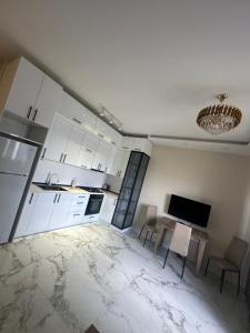 Η κουζίνα ή μικρή κουζίνα στο Cozy Apartment near Metro Sarajishvili