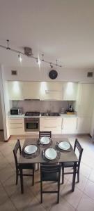 a kitchen with a table and chairs and a table and chairsktop at Casa Niky 