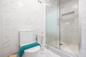 Ένα μπάνιο στο Parque dos Reis Apartment 4 A