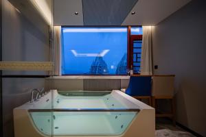 Φωτογραφία από το άλμπουμ του Bohan Shenhua Riverside Resort Hotel στο Jinghong