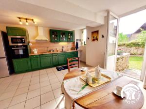 Una cocina o cocineta en La porte cochère, 2 chambres jusqu'à 4 personnes