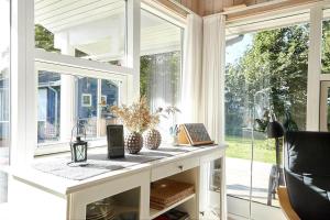 a room with a window and a white counter with vases at 13392-Hojby-Herlufholmsvej-13 in Højby