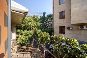 Κήπος έξω από το Studio KeyGo #0183 next to the Cascade